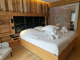 Chambre Classique Double ou avec lits jumeaux, balcon | Literie de qualité supérieure, coffres-forts dans les chambres