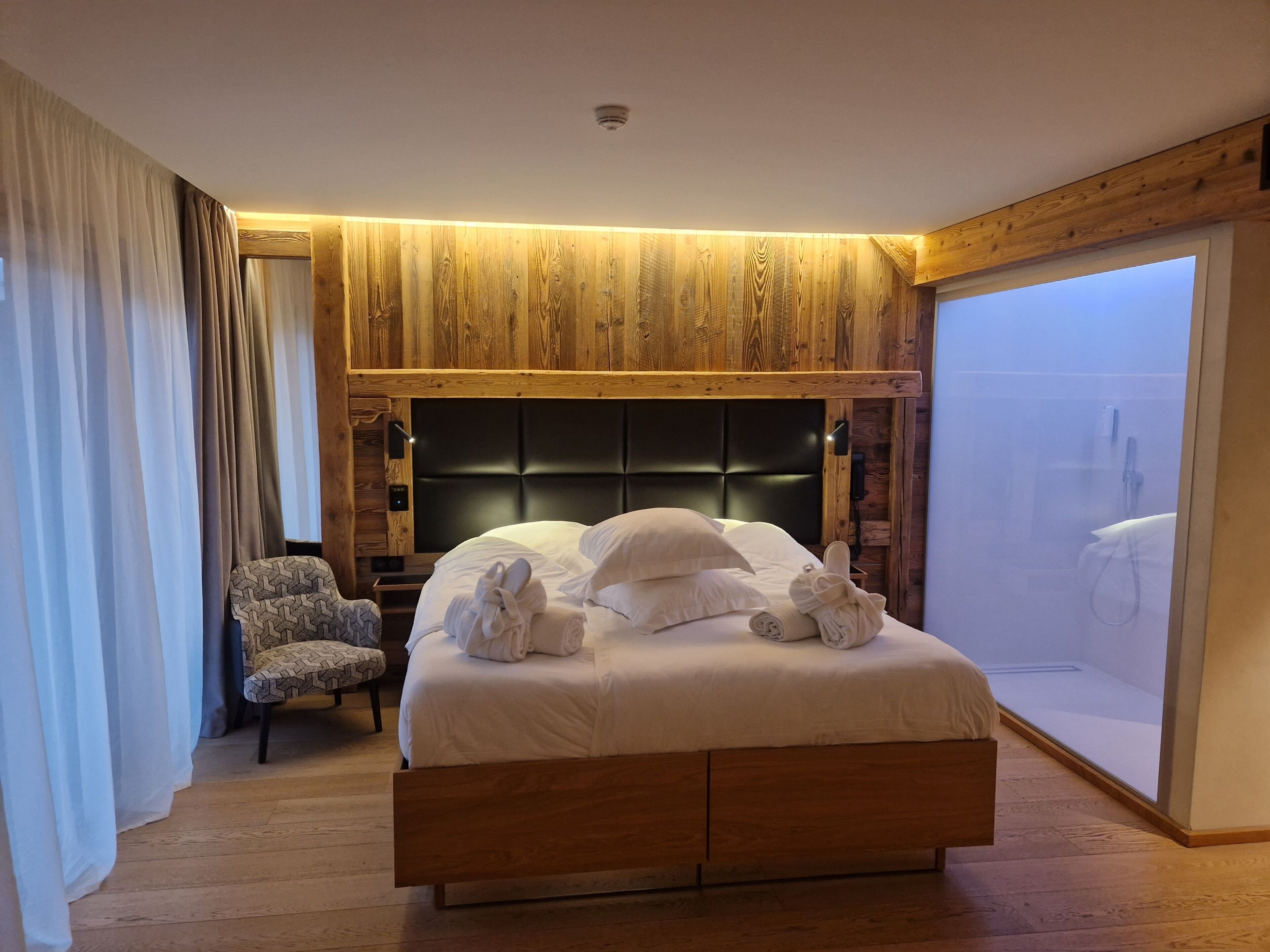 Classic Double or Twin Room, Balcony | Premium bedding, in-room safe, blackout drapes, soundproofing