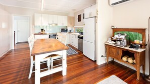 Mikrowelle, Ofen, Herdplatte, Geschirrspüler