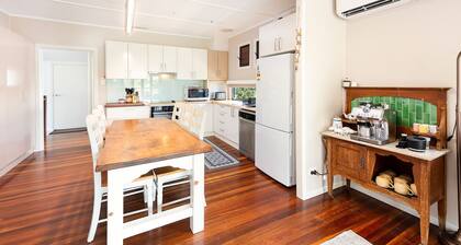 Central Torquay Treasure Close To Beach