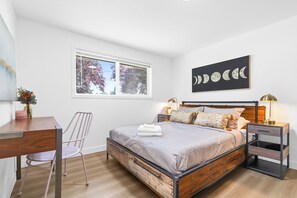 4 bedrooms, iron/ironing board, WiFi, bed sheets