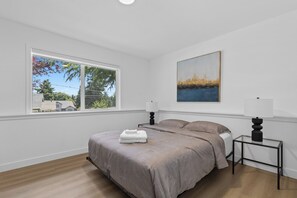 4 habitaciones, tabla de planchar con plancha, wifi y ropa de cama