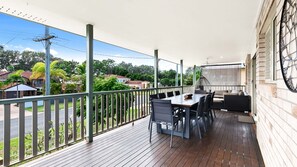 Outdoor dining - Coastal Bliss - 3 Beds Holiday House (Burrum Heads)