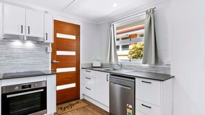 Fridge, microwave, oven, stovetop - Welcome to Cockatoos View (Point Vernon)