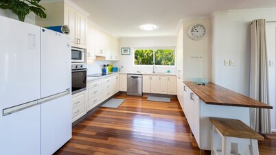 Modern Urangan Beach House Close To Beach