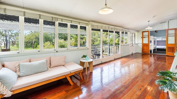 Smart TV, video library