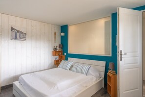 3 chambres, fer et planche à repasser, Wi-Fi, draps fournis