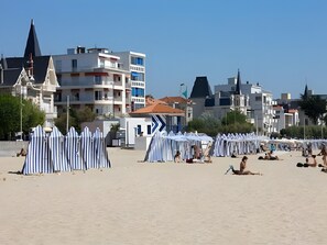 Una spiaggia nelle vicinanze
