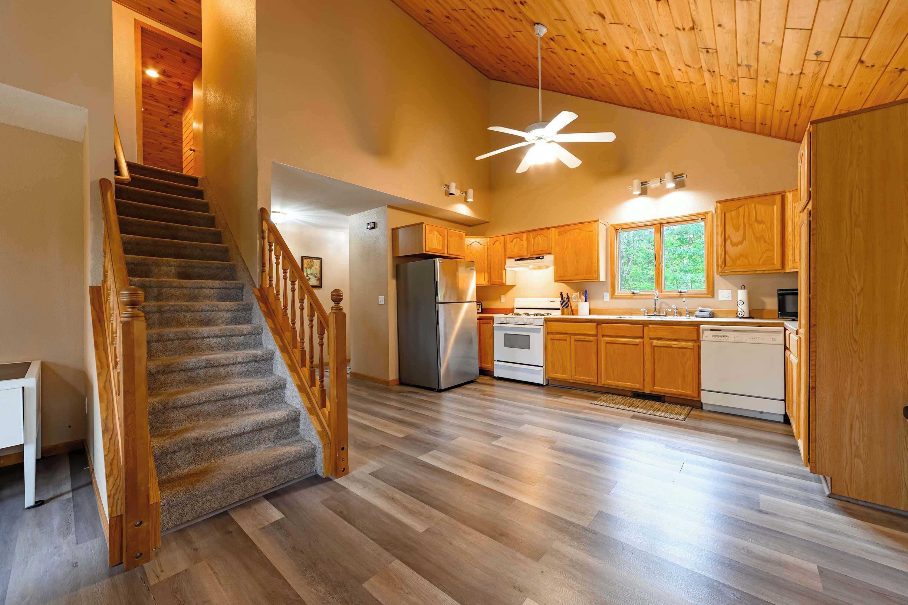 冰箱、微波炉、烤箱、炉灶