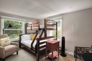 3 bedrooms, iron/ironing board, free WiFi, bed sheets - Riverview Retreat - Pool, Hot Tub, and Mtn Views! (Harpers Ferry)