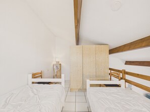 2 عدّة غرف نوم ومكواة/لوح كي وواي فاي مجانًا