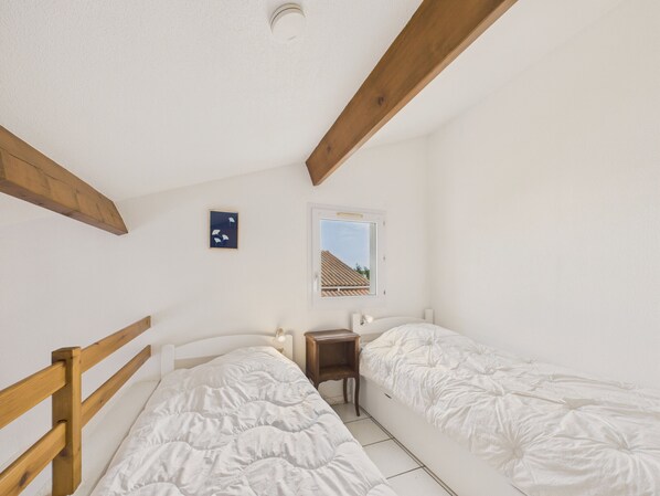 2 bedrooms, iron/ironing board, free WiFi