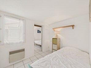 2 bedrooms, iron/ironing board, free WiFi