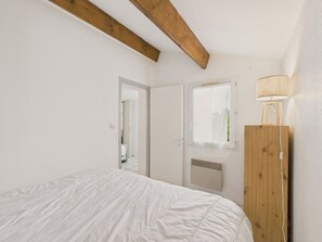 2 chambres, fer et planche à repasser, accès au Wi-Fi (inclus)