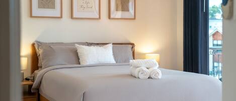 4 bedrooms, WiFi, bed sheets