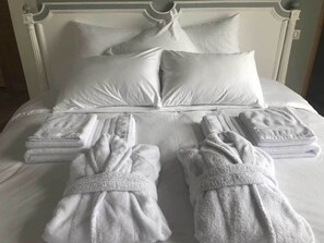 Comfort Double Room, 1 King Bed, Non Smoking | Individually decorated, individually furnished, free WiFi