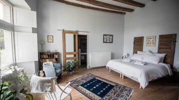 Comfort Double Room, 1 King Bed, Private Bathroom | Individually decorated, individually furnished, free WiFi