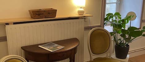 Chambre Confort double, non-fumeur, salle de bain privée | Décor unique, ameublement unique, accÚs au Wi-Fi (inclus)