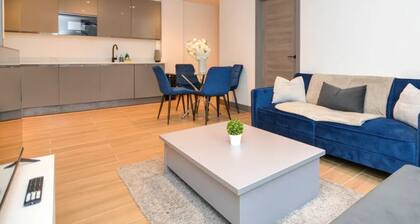 Luxury 2BR 2BA London Apartment – Ideal for Families & Business Travel