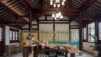 朝食 (郷土料理)、毎日提供 (無料)