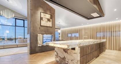 Nordic Retreat by the Water Hot Tubs & Northern Lights