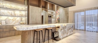 Glamorous & Stylish Getaway!