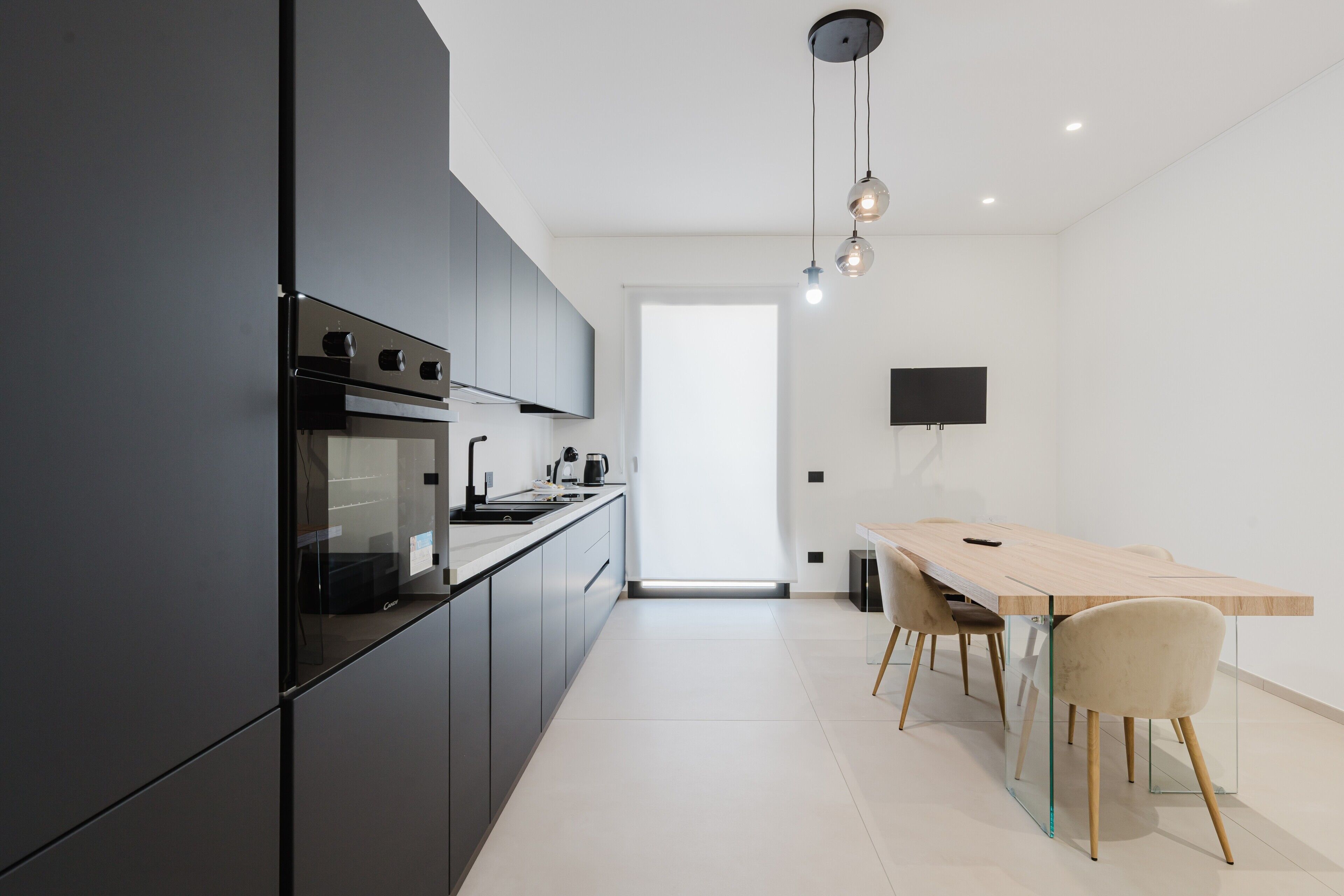 Refrigerador, microondas, horno, placa de cocina