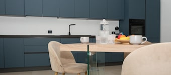 GC Luxury Apartments & Spa 'Deluxe Apartment' with Wi-Fi and Air Conditioning