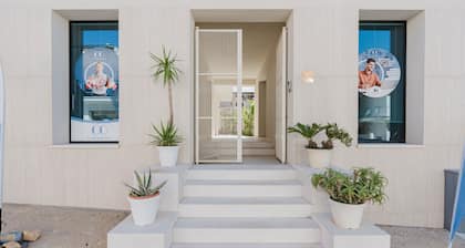 GC Luxury Apartments & Spa 'Suite' with Private Terrace, Wi-Fi and Air Conditioning