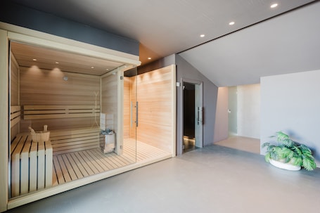 Sauna. GC Luxury Apartments & Spa 'Suite' with Private Terrace, Wi-Fi and Air Conditioning