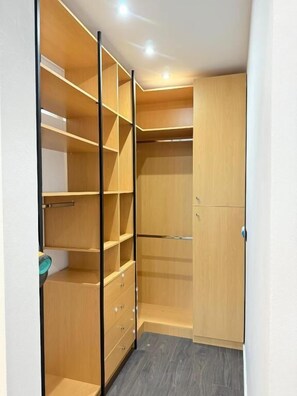 Comfort Apartment, Balcony, City View | Wardrobe