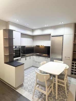 Comfort Apartment, Balcony, City View | Private kitchen