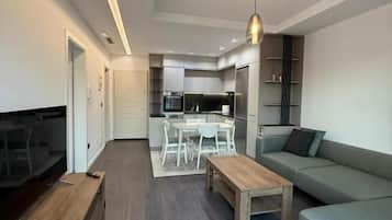 Comfort Apartment, Balcony, City View | Living area
