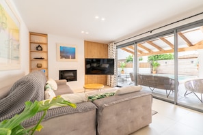 TV, fireplace, ping pong - Villa 'Ana Puerto Pollensa' with Mountain View, Wi-Fi and Air Conditioning (Las Palmeras)