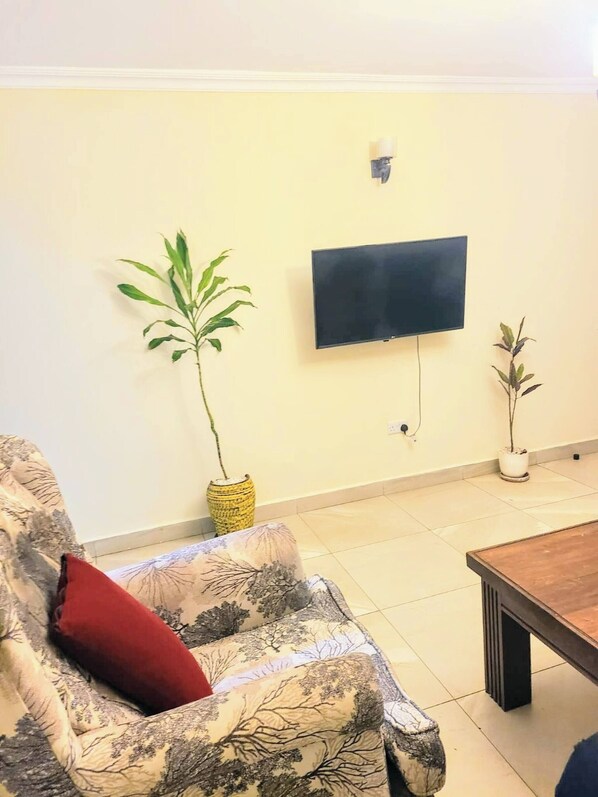 Apartamento, 2 quartos, para fumantes, sacada | Área de estar | Livros