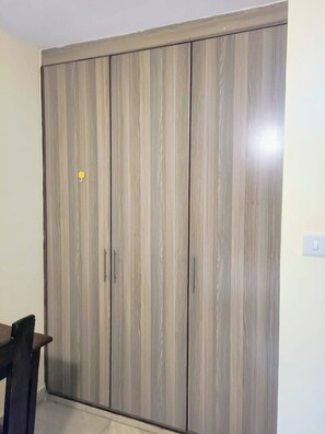 Apartment, 2 Bedrooms, Smoking, Balcony | Interior
