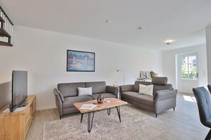 TV - House upper deck apartment 2 (Scharbeutz)