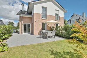 Outdoor dining - House upper deck apartment 2 (Scharbeutz)