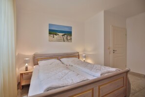 2 habitaciones, tabla de planchar con plancha y cuna de viaje 