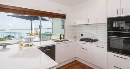 The Happy Pelican Harrington Hotel