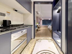 Chambre Supérieure avec lits jumeaux, vue ville | Coin cuisine privé