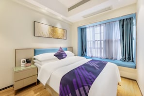 Superior Suite, City View | Desk, laptop workspace, blackout drapes, soundproofing