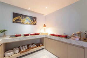Free daily self-serve breakfast
