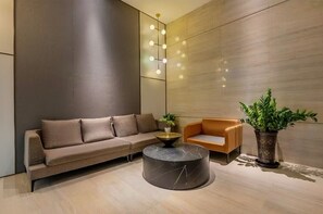 Coin salon dans le hall