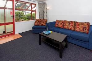 Two Bedroom Motel | Wohnbereich