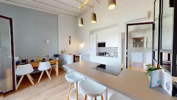 Kühlschrank, Mikrowelle, Ofen, Geschirrspüler