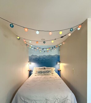 1 bedroom, desk, travel cot, WiFi