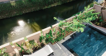 Luxurious 5-bedroom castle in enchanting Đà Nẵng,golf