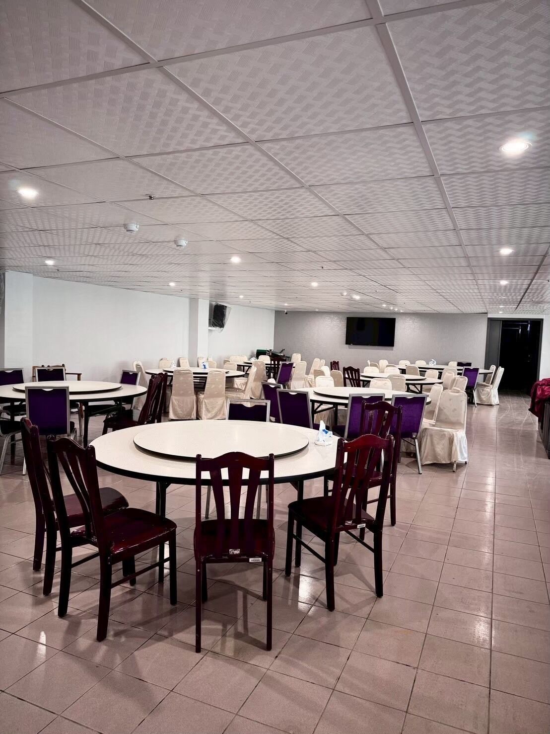 Free daily self-serve breakfast