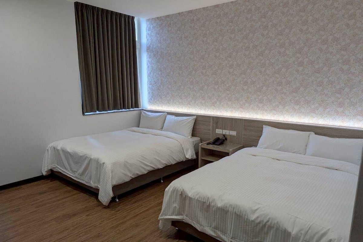 Classic Quadruple Room | In-room safe, desk, free WiFi